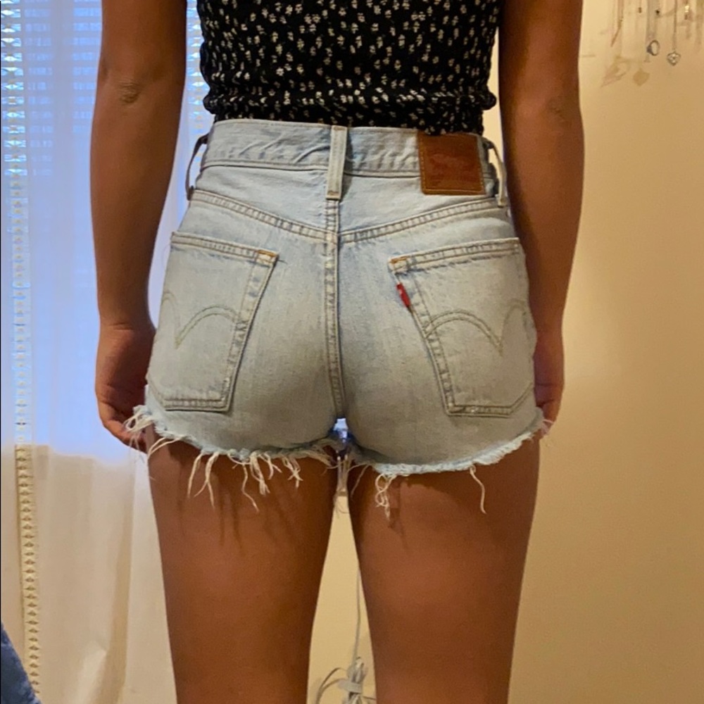 501 Levi’s- light wash